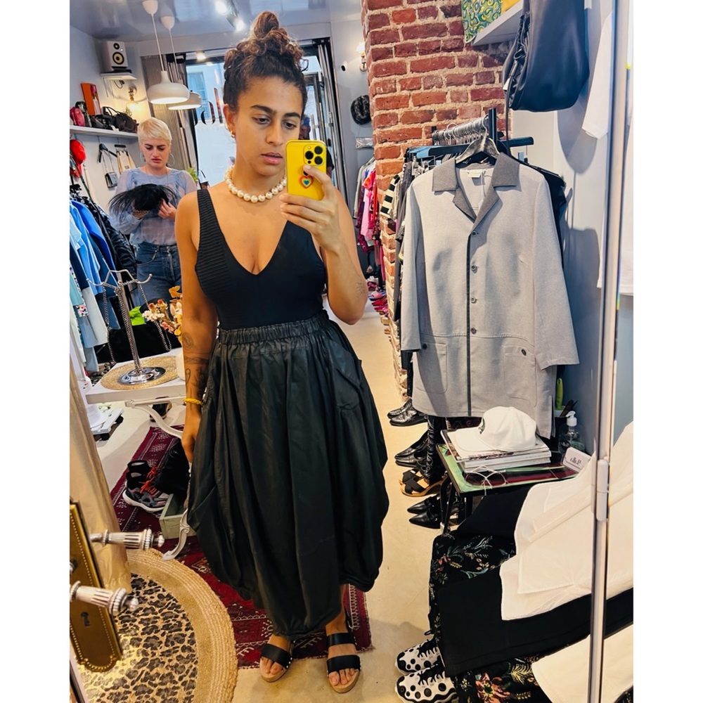 NELLY • Black High-Waisted Midi Skirt, M - Picture 13 of 16